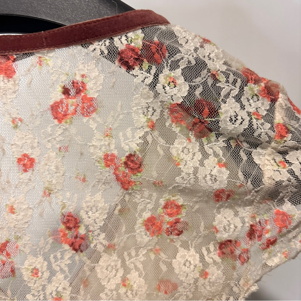 Urban Outfitters Kimchi Blue Cream Floral Lace Blouse - Picture 11 of 14